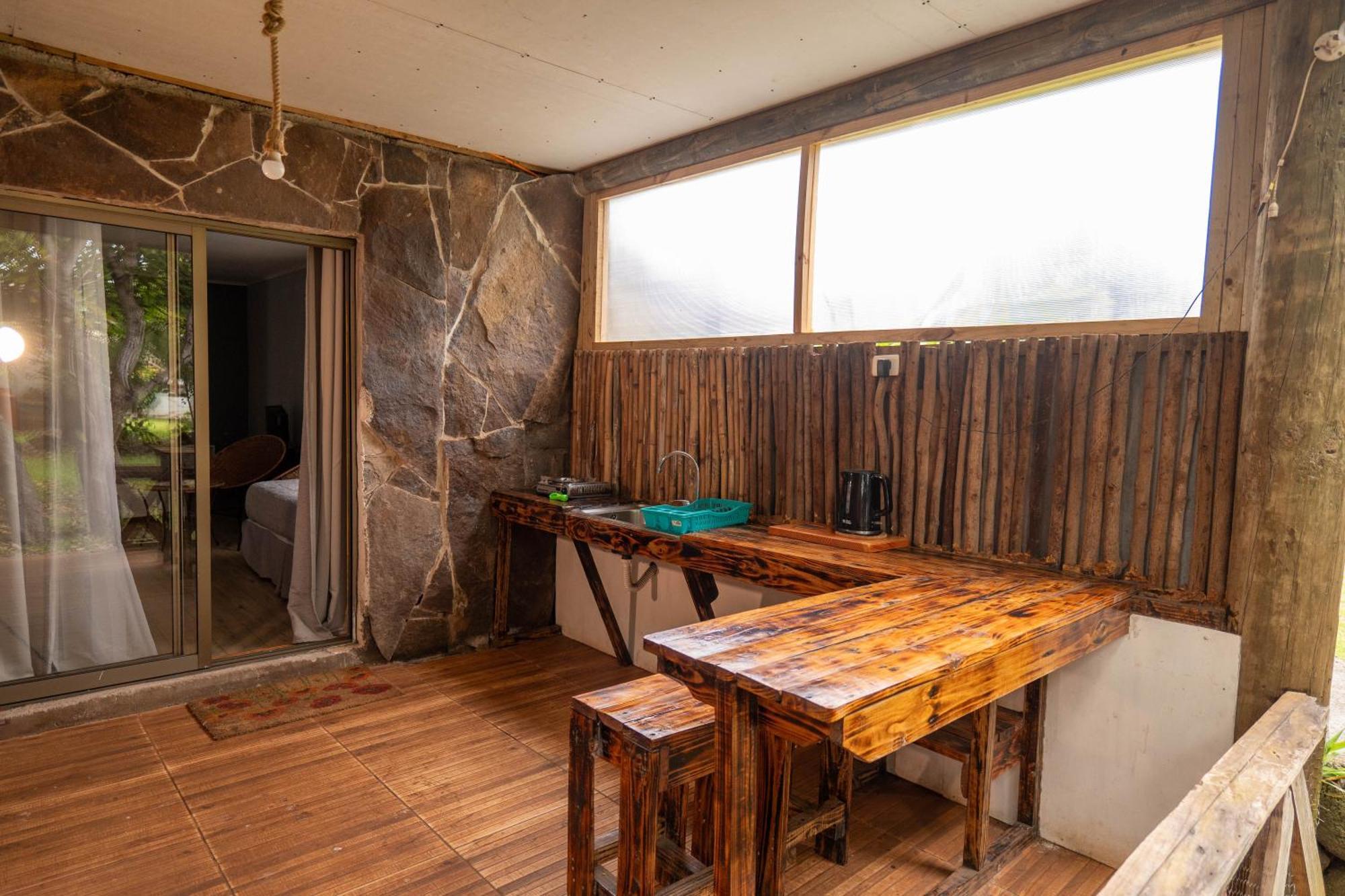 Hotel Uka Mana Hanga Roa Exterior photo